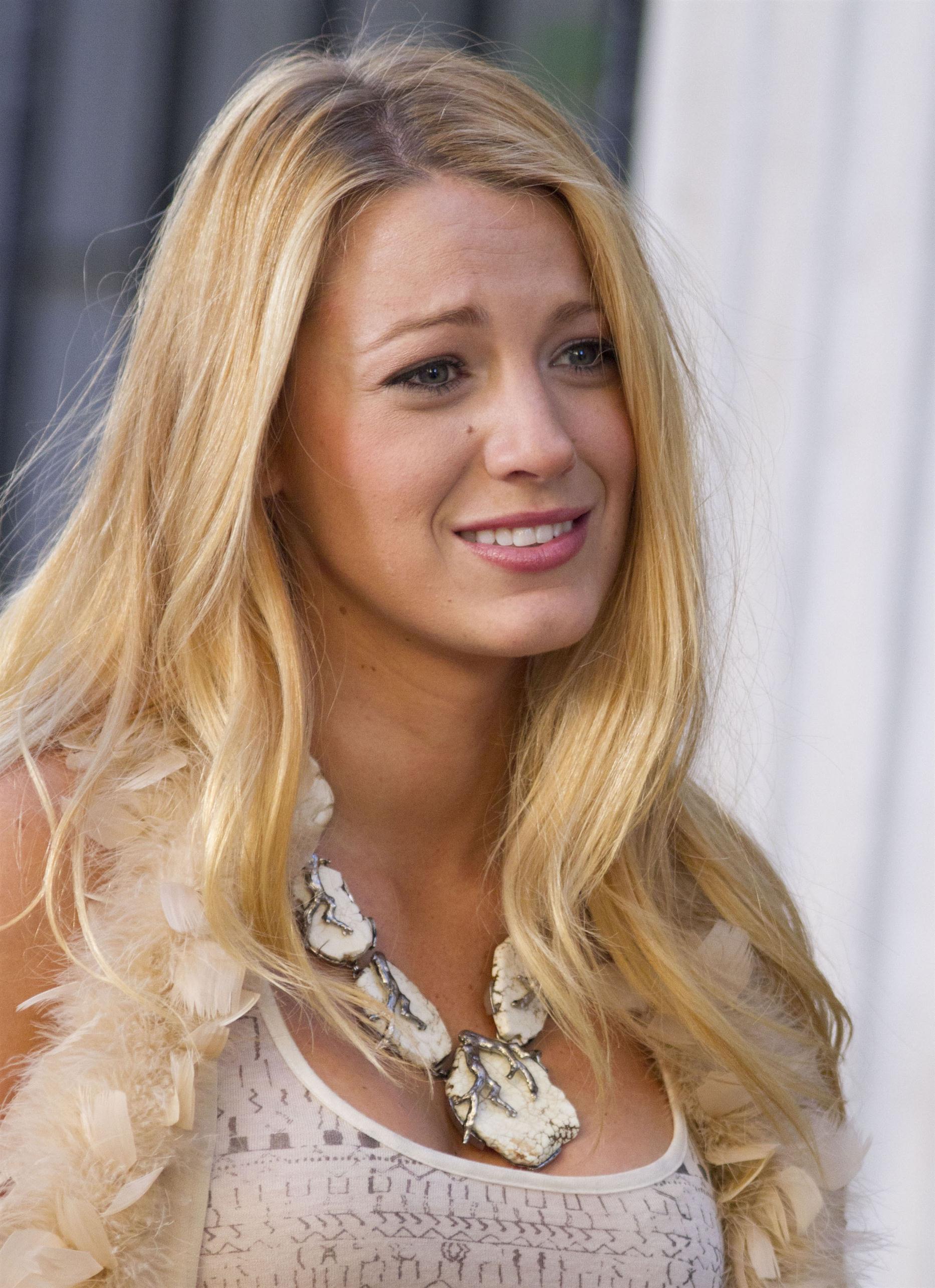 Blake Lively on the set of 'Gossip Girl' shooting on location | Picture 68584